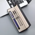 Coffret cadeau stylo bille en métal professionnel avec corps bleu et deux recharges incluses. - Boîte à Double Stylo / Bleu