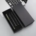 Set de regalo empresarial con pluma estilográfica verde, dos recargas y caja negra elegante. - Paquete de Caja de Recambio de Tinta / Verde Morandi