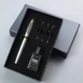 Luxe vulpen cadeauset met inktpatronen en flesje inkt voor kantoor en dagelijks gebruik - 0.7mm / Set maat 8 in zilver