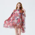 Vue de détail de la robe de plage en mousseline imprimée 3D florale pour les vacances. - 5