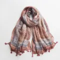 Foulard ethnique en coton et lin avec de jolis pompons pour un look rétro et élégant. - Style 9