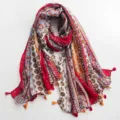 Style ethnique écharpe châle en coton lin à imprimé glands vue de détail motifs colorés. - Style 11