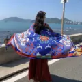 Detailansicht des traditionellen ethnischen Quasten-Schals mit Ruyi-Blumenmuster. - Stil 2302