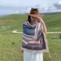 Châle foulard de style ethnique pour femmes, protection solaire légère et mode voyage. - Variante 231