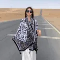 Chale de protection solaire style ethnique pour femme, ideal pour le desert et les tenues de plage. - 336