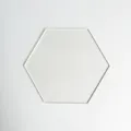 Detalle de tarjeta de número de mesa de acrílico hexagonal transparente para bodas DIY. - 1 pza. Hexágono de 8 cm de diámetro