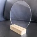 Señal de mesa redonda de acrílico transparente con base de madera soporte boda - 1 pieza de redondo de 8 cm de diámetro con base