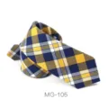 Detalle de corbata a cuadros azul y amarilla clásica, textura de tela premium para hombre. - MG-105