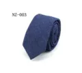 Detailopname van smalle blauwe denim das, casual heren katoenen stropdas online. - Donkerblauw (NZ-003)