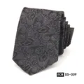 Vista detallada de una corbata de hombre negra clásica con patrón paisley, elegante de 8 cm. - DS-009