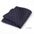 Heren pochet in marineblauw met wit-rode stippen, klassiek accessoire voor pakken. - Marineblauw-Witte Stippen