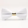 Nœud papillon blanc de marié avec anneau en métal doré, accessoire de costume chic homme. - Blanc festif métallisé