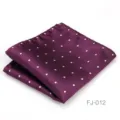 Pañuelo de bolsillo morado con lunares blancos para hombre, elegante accesorio formal. - Mota Púrpura y Blanca