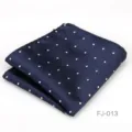 Pañuelo de bolsillo azul marino con lunares para hombre traje de negocios y boda. - Mota Azul Marino y Blanca