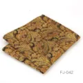 Elegante pañuelo de bolsillo para hombre con diseño de cachemira dorada, accesorio de traje ideal. - Estampado paisley dorado y marrón