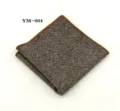 Heren bruine tweed wol pochet detailopname, elegante kostuum zakdoek accessoire. - koffiekleur