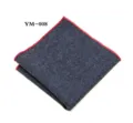 Heren wol pochet detailweergave, donkerblauwe zakdoek met rode opgerolde rand. - Donkerblauw