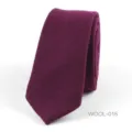 Corbata estrecha morada clásica de lana para hombre, ideal para negocios y bodas elegantes. - Púrpura profundo