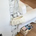 Bolso bandolera baguette blanco elegante para mujer con lazo bonito y correa de lunares. - Blanco