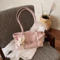 Sac cabas souple en cuir minimaliste pour femme, grand sac d'epaule rose elegant et pratique. - Avec Pendentif / Rose