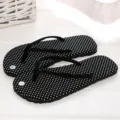 Schwarze Puenktchen Zehentrenner Damen Sommer Strand Flache Sandalen Bequeme Schuhe - Schwarz mit weißen Punkten
