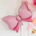 Roze stippen strik folieballon voor verjaardagsfeest decoratie van kinderen en feestelijke viering. - Strik