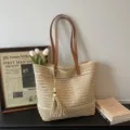 Borsa shopper in paglia intrecciata da donna, elegante borsa a spalla con nappa e manici marroni. - Bianco avorio