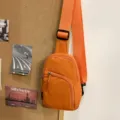 Oranger minimalistischer Brustbeutel für Damen und Herren, leichte Freizeittasche. - Orange