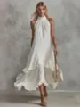 Sommer weißes ärmelloses Halter Rüschen Midikleid Strandkleid Detail zeigt elegante Form und Stil. - S / Kleider / Weiß