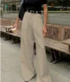 Detailansicht der khakifarbene Damen High Waist Weite Hose, elegante Business Freizeithose. - S / Khaki