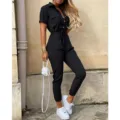 Schwarzer Damen Kurzarm-Utility-Jumpsuit mit Revers, Knopfleiste und Gürtel für den Sommer. - S / Schwarz