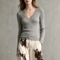 Gereipptes V-Ausschnitt Spitzen-Langarm-Stricktop, stilvolle Slim-Fit Casual Kleidung Detailansicht. - XS / Grau