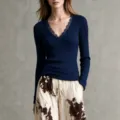 Französischer Spitzen-V-Ausschnitt Langarm figurbetonter Rippstrick Pullover Top Detail - Marineblau