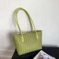 Green woven leather tote bag, minimalist women's large capacity single shoulder commuting bag. - No Pendant / Green