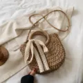 Sac à bandoulière en paille pour femme, élégant sac à main tissé avec ruban en dentelle chic. - Kaki