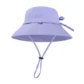 Sombrero de pescador lavanda con ala ancha, lazo lateral y cordón ajustable para el sol. - Talla única / Violeta Claro