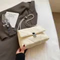 Sac bandoulière matelassé blanc cassé pour femme, élégant sac fourre-tout tendance. - Blanc Cassé