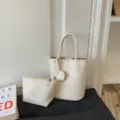 Sac seau minimaliste en cuir beige avec pochette, sac à main élégant pour femme. - Blanc