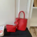 Sac seau rouge élégant pour femme, sac à main en cuir PU avec pochette, chic et pratique. - Rouge