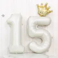 32 Zoll cremeweißer Zahlen 15 Folienballon mit goldener Krone für Geburtstagsfeier. - Nummer 15