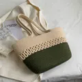 Koμψή δίχρωμη πλεκτή τσάντα tote με chic σχεδιασμό θηλιάς, ιδανική για παραλία και καθημερινή χρήση. - Πράσινο