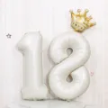 Cremeweiße 18er Folienballon mit Krone für Geburtstag Party Deko und schöne Feier Dekoration. - Nummer 18