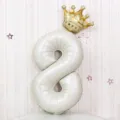 Cremeweisser Nummer 8 Folienballon mit Goldkrone, 32 Zoll Geburtstag Party Deko Variante. - Zahl 8