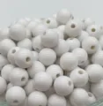 Nahaufnahme Detailansicht von weissen glänzenden runden Acrylperlen für DIY Schmuck basteln. - 8 mm ca. 1750 Stk. / Weiß