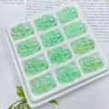 Detailaufnahme grüner schillernder Acryl-Perlen im Wolkendesign mit glänzender Oberfläche. - 3# Grün