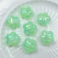 Grüne irisierende Acryl Pflaumenblüten Perlen Detailansicht mit UV Wellenoberfläche für DIY Schmuck. - 19mm / Grün