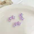 Nahaufnahme von irisierenden lilafarbenen Schleifen Acrylperlen fuer DIY Schmuck und Details. - 14.5x27.5mm (Loch 3.5mm) / Lila