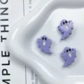 Vista detallada de cuentas de fantasma acrílicas moradas para joyería DIY y pulseras. - 7# Púrpura Rejilla