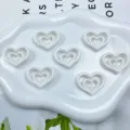Weisse dreischichtige Herz Acrylperlen fuer DIY Handyketten und Schmuckherstellung - 23x30mm (Loch 2.5mm) / Vollweiß