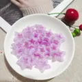 Acryl transparente fünfzackige Sternperlen Detailansicht für DIY Handyketten und Halsketten. - Lila